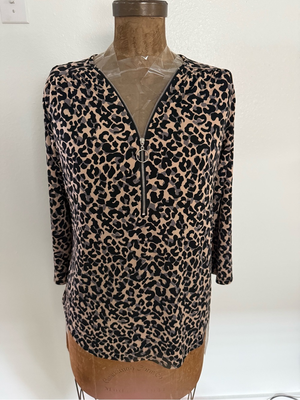 NY Collection Beige and Black Leopard Zip-Front Long Sleeve Top